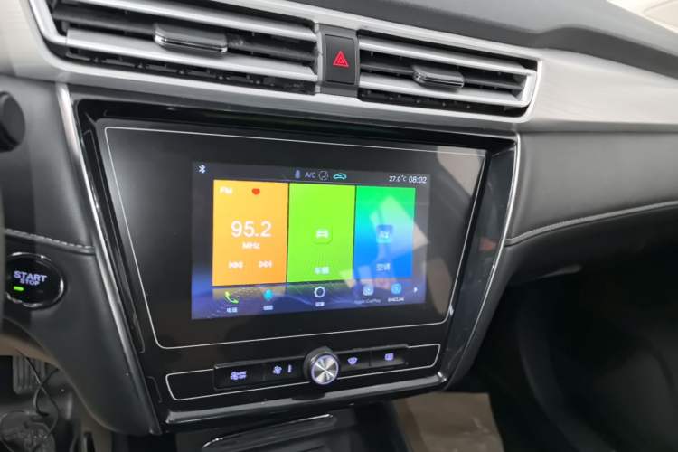 Used Roewe i5 2020 1.5L Automatic 4G Connected Linghao Edition Audio And AC Panel