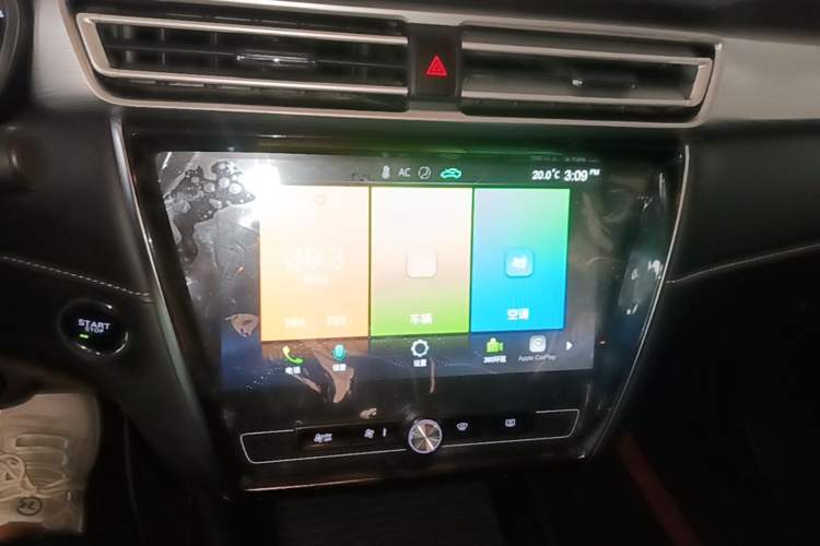 Used Roewe i5 2020 1.5L Automatic 4G Connect Luxury Flagship Edition Audio And AC Panel