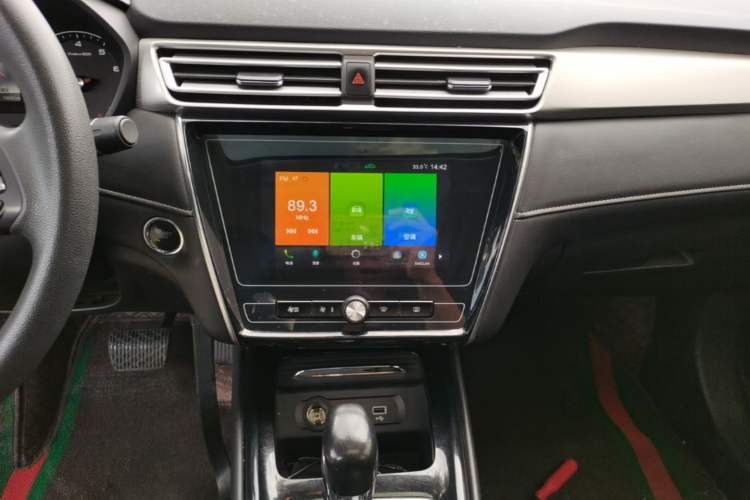 Used Roewe i5 2020 1.5L Automatic 4G Connected Linghao Edition Audio And AC Panel