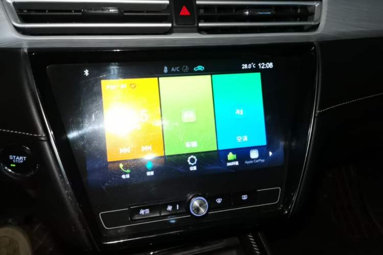 Used Roewe i5 2020 1.5L Automatic 4G Connect Luxury Flagship Edition Audio And AC Panel