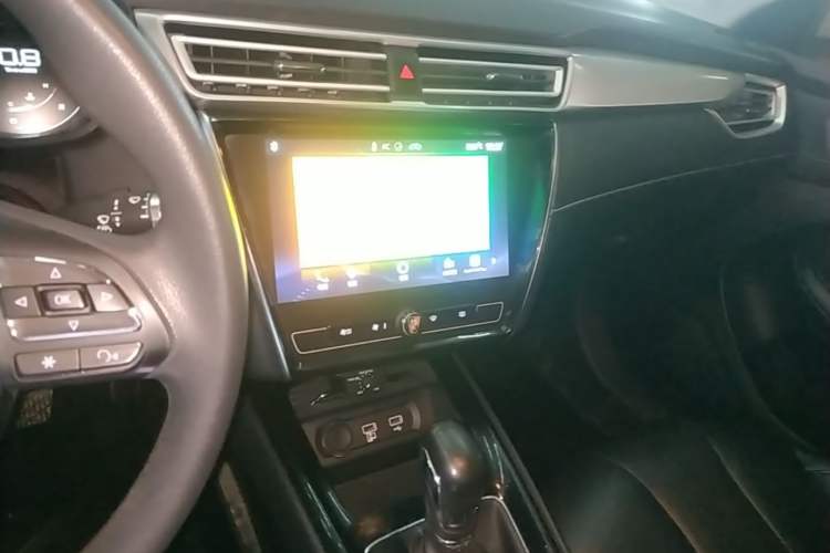 Used Roewe i5 2020 1.5L Automatic 4G Connect Luxury Flagship Edition Audio And AC Panel