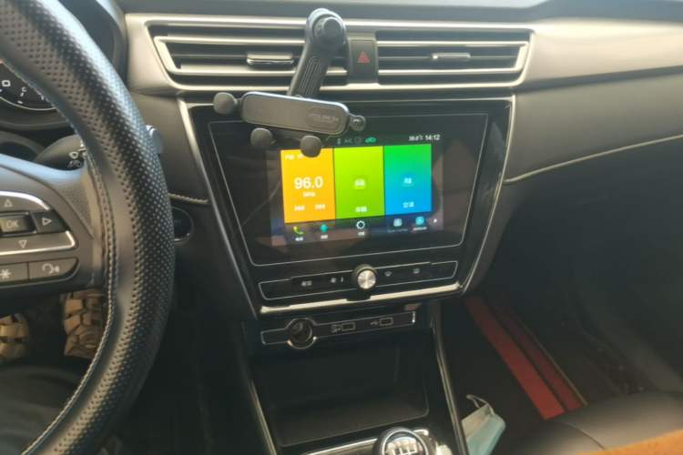 Used Roewe i5 2020 1.5L Manual 4G Connect Leehao Flagship Edition Audio And AC Panel