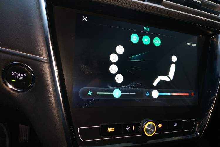 Used Roewe i5 2020 1.5L Automatic 4G Connect Luxury Flagship Edition Audio And AC Panel