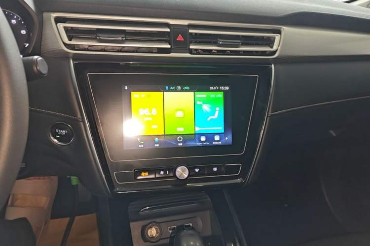 Used Roewe i5 2020 1.5L Automatic 4G Connected Linghao Edition Audio And AC Panel
