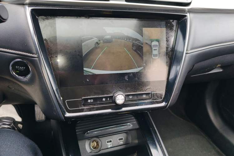 Used Roewe i5 2020 1.5L Automatic 4G Connect Luxury Flagship Edition Audio And AC Panel