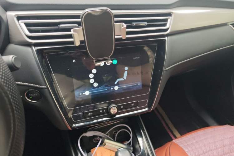 Used Roewe i5 2020 1.5L Automatic 4G Connected Linghao Edition Audio And AC Panel