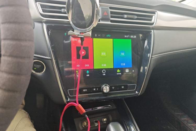 Used Roewe i5 2020 1.5L Automatic 4G Connect Luxury Flagship Edition Audio And AC Panel