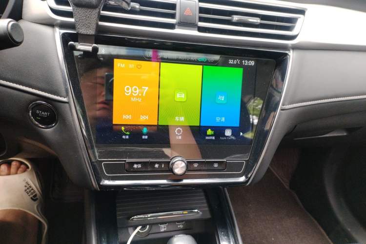 Used Roewe i5 2020 1.5L Automatic 4G Connect Luxury Flagship Edition Audio And AC Panel