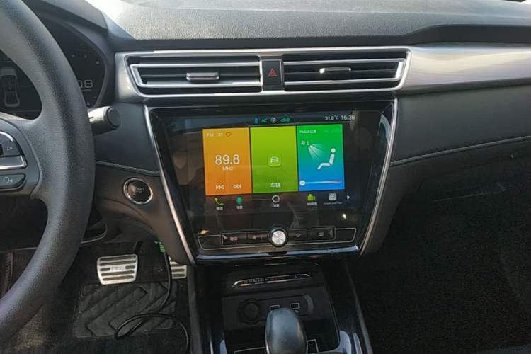 Used Roewe i5 2020 1.5L Automatic 4G Connect Luxury Flagship Edition Audio And AC Panel