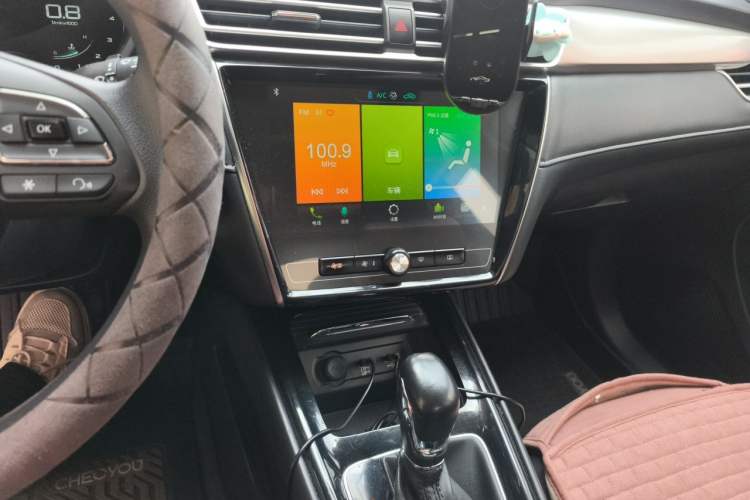 Used Roewe i5 2020 1.5L Automatic 4G Connect Luxury Flagship Edition Audio And AC Panel