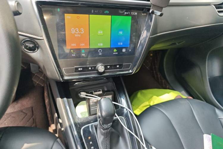 Used Roewe i5 2020 1.5L Automatic 4G Connect Luxury Flagship Edition Audio And AC Panel