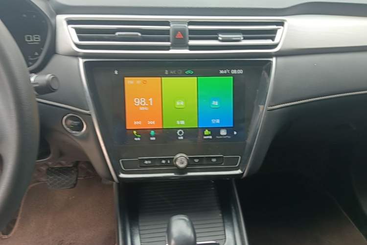 Used Roewe i5 2020 1.5L Automatic 4G Connect Luxury Flagship Edition Audio And AC Panel