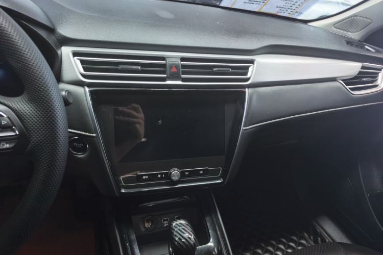 Used Roewe i5 2020 1.5L Automatic 4G Connect Luxury Flagship Edition Audio And AC Panel