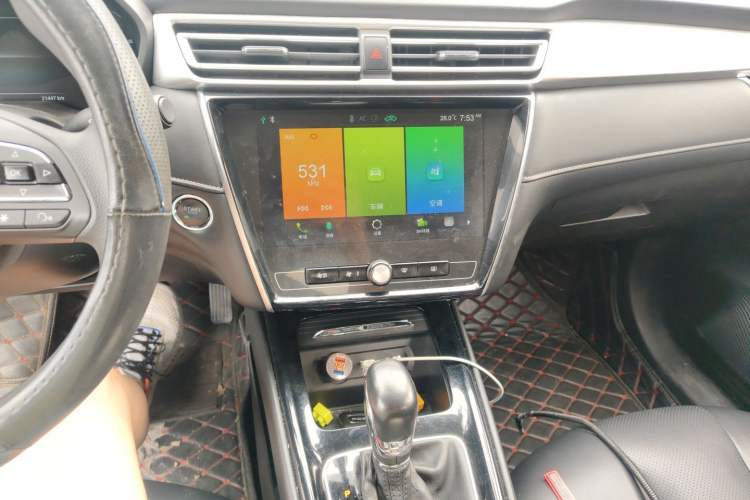 Used Roewe i5 2020 1.5L Automatic 4G Connect Luxury Flagship Edition Audio And AC Panel