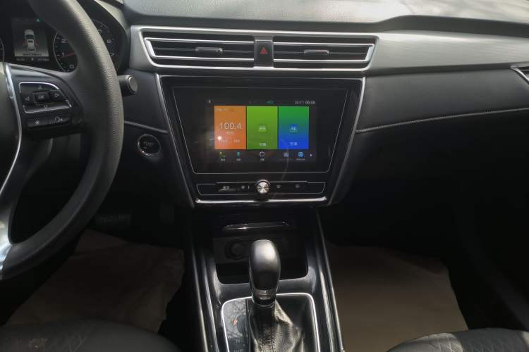 Used Roewe i5 2020 1.5L Automatic 4G Connected Linghao Edition Audio And AC Panel