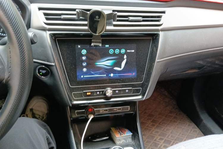 Used Roewe i5 2020 1.5L Manual 4G Connect Luxury Edition Audio And AC Panel