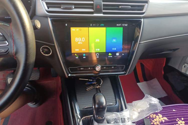 Used Roewe i5 2020 1.5L Automatic 4G Connect Luxury Flagship Edition Audio And AC Panel