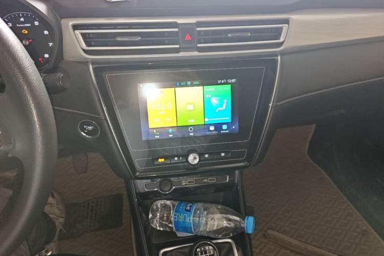 Used Roewe i5 2020 1.5L Manual 4G Connect Luxury Edition Audio And AC Panel