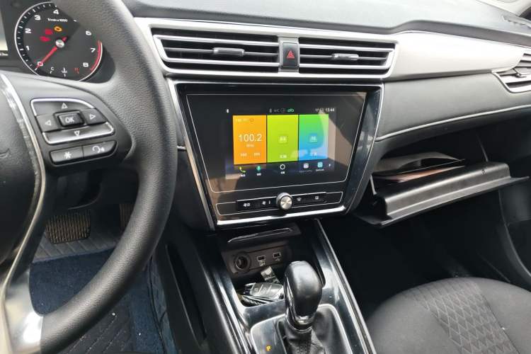 Used Roewe i5 2020 1.5L Automatic 4G Connected Linghao Edition Audio And AC Panel