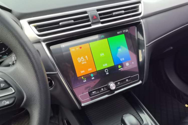 Used Roewe i5 2020 1.5L Automatic 4G Connect Luxury Flagship Edition Audio And AC Panel