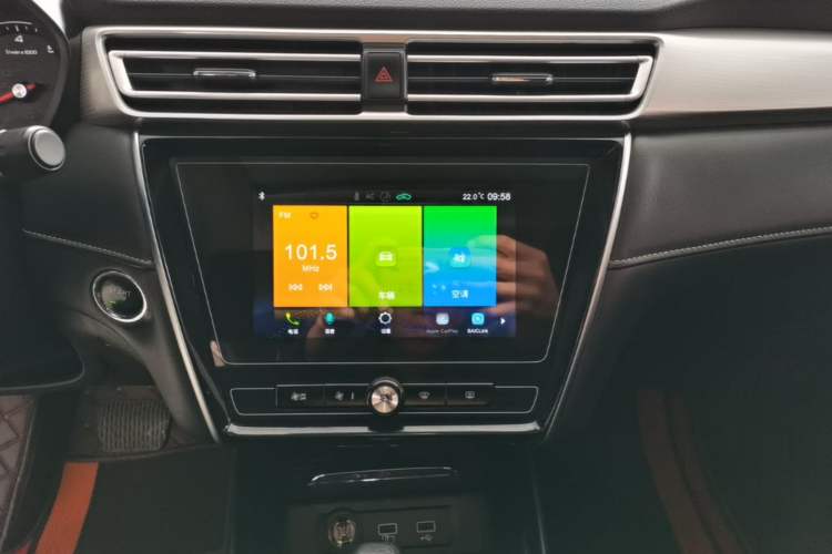 Used Roewe i5 2020 1.5L Automatic 4G Connected Linghao Edition Audio And AC Panel