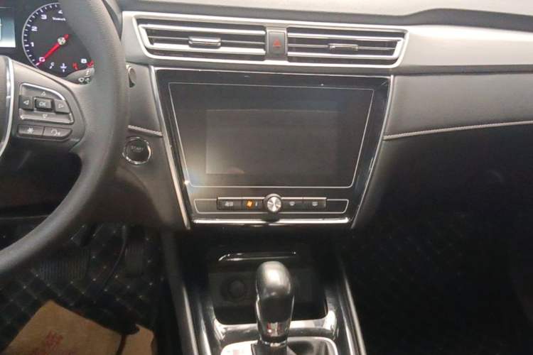 Used Roewe i5 2020 1.5L Automatic 4G Connected Linghao Edition Audio And AC Panel
