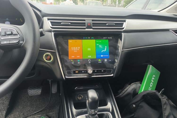 Used Roewe i5 2020 1.5L Automatic 4G Connect Luxury Flagship Edition Audio And AC Panel