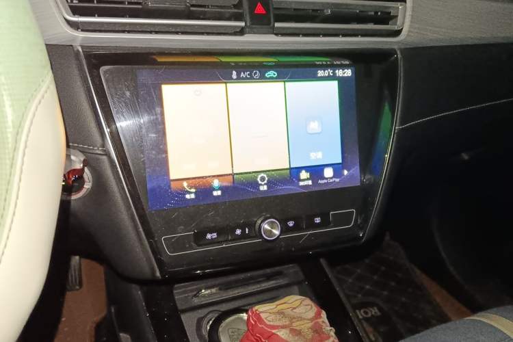Used Roewe i5 2020 1.5L Automatic 4G Connect Luxury Flagship Edition Audio And AC Panel
