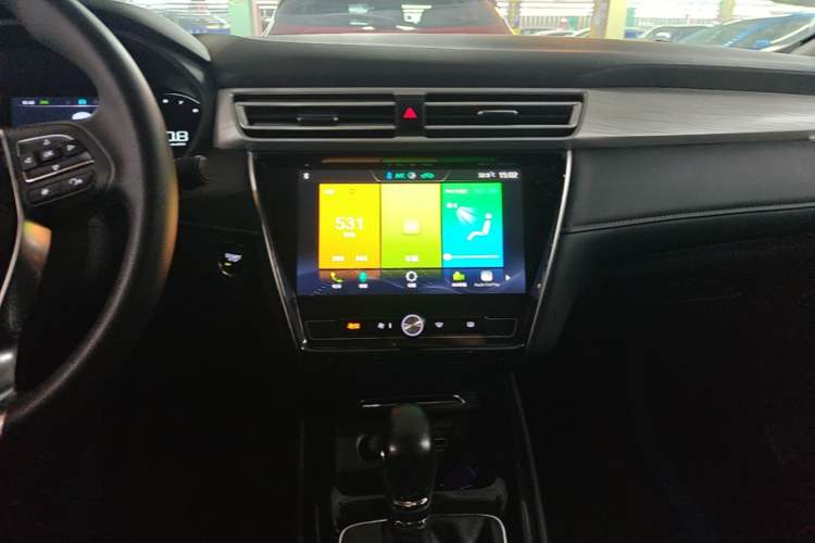 Used Roewe i5 2020 1.5L Automatic 4G Connect Luxury Flagship Edition Audio And AC Panel