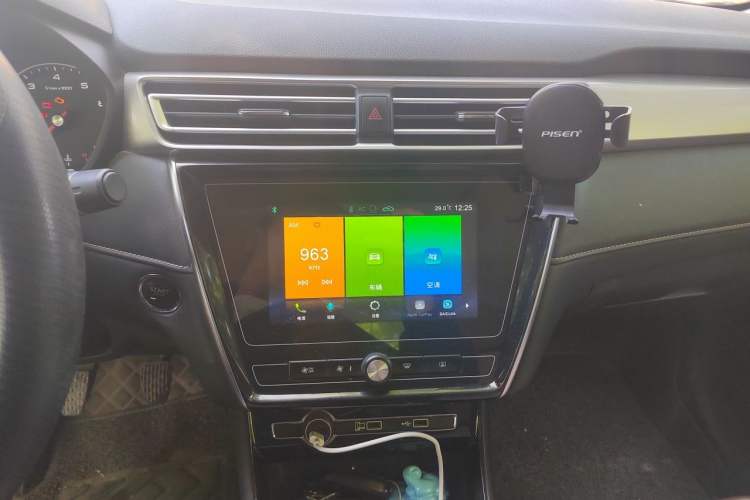 Used Roewe i5 2020 1.5L Manual 4G Connect Leehao Flagship Edition Audio And AC Panel