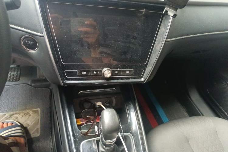 Used Roewe i5 2020 1.5L Automatic 4G Connected Linghao Edition Audio And AC Panel