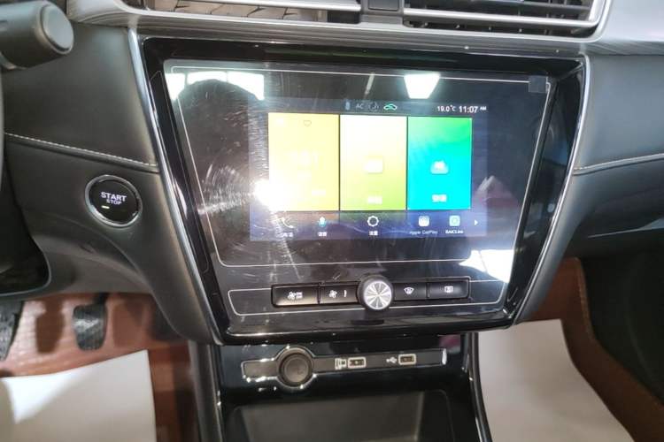 Used Roewe i5 2020 1.5L Manual 4G Connect Leehao Flagship Edition Audio And AC Panel