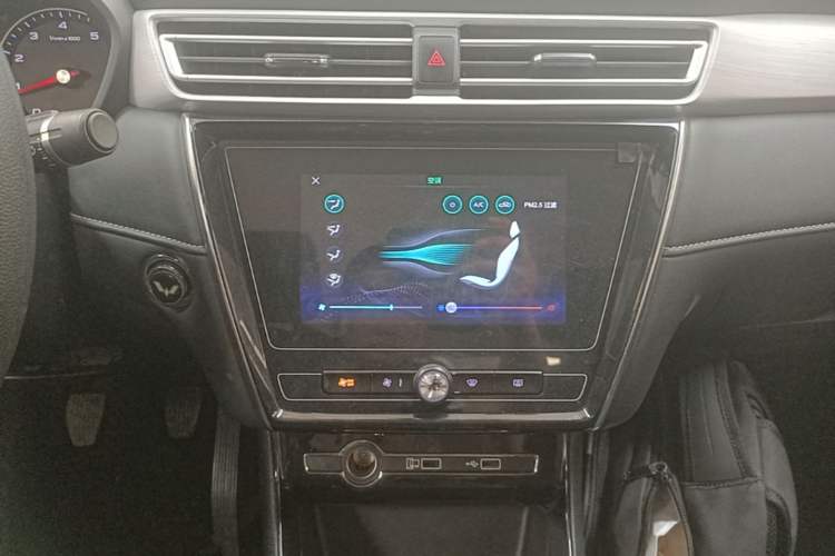 Used Roewe i5 2020 1.5L Manual 4G Connect Luxury Edition Audio And AC Panel