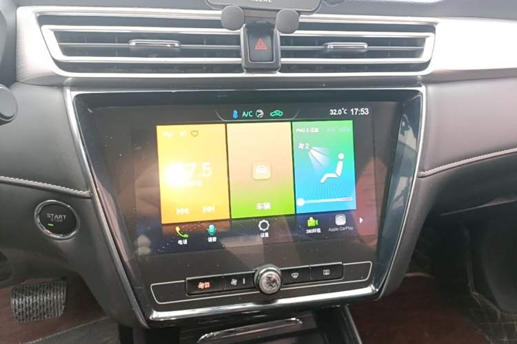 Used Roewe i5 2020 1.5L Automatic 4G Connect Luxury Flagship Edition Audio And AC Panel