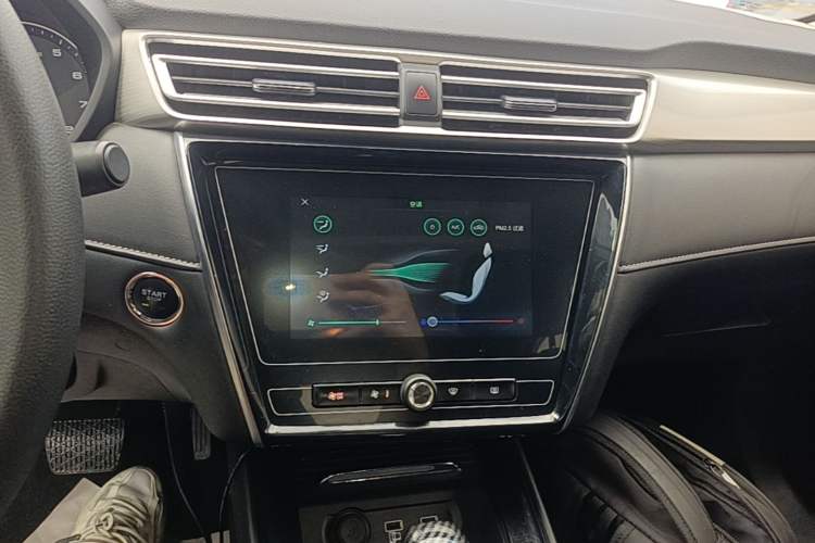 Used Roewe i5 2020 1.5L Automatic 4G Connected Linghao Edition Audio And AC Panel
