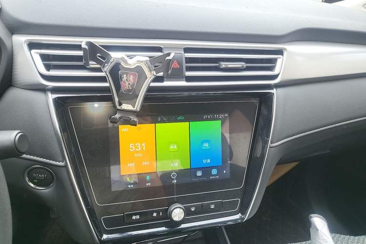 Used Roewe i5 2020 1.5L Automatic 4G Connected Linghao Edition Audio And AC Panel