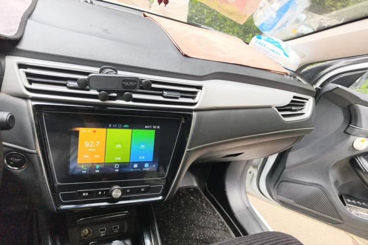 Used Roewe i5 2020 1.5L Automatic 4G Connected Linghao Edition Audio And AC Panel