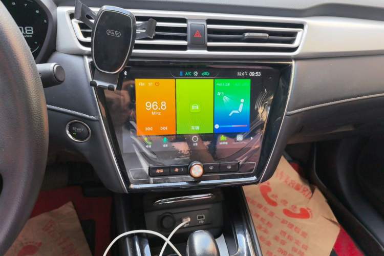 Used Roewe i5 2020 1.5L Automatic 4G Connected Linghao Edition Audio And AC Panel