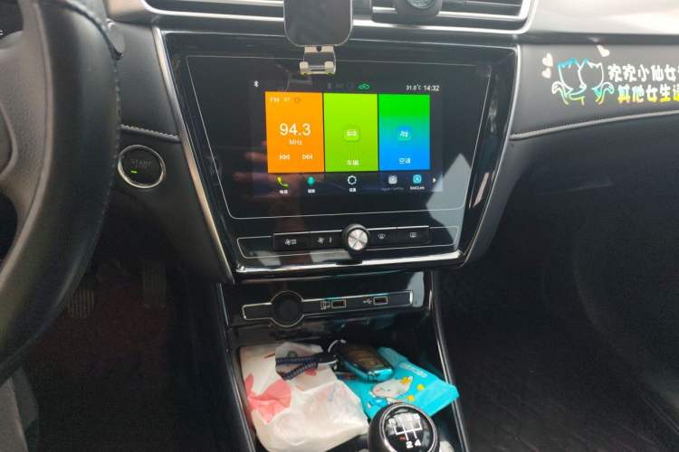 Used Roewe i5 2020 1.5L Manual 4G Connect Luxury Edition Audio And AC Panel