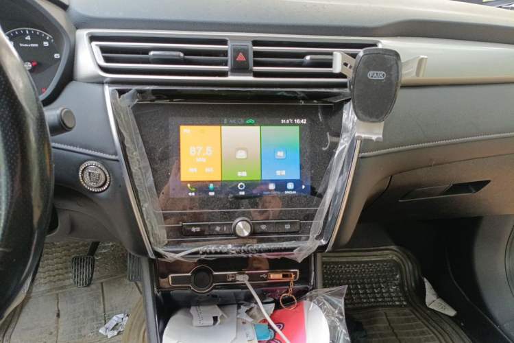 Used Roewe i5 2020 1.5L Manual 4G Connect Leehao Flagship Edition Audio And AC Panel