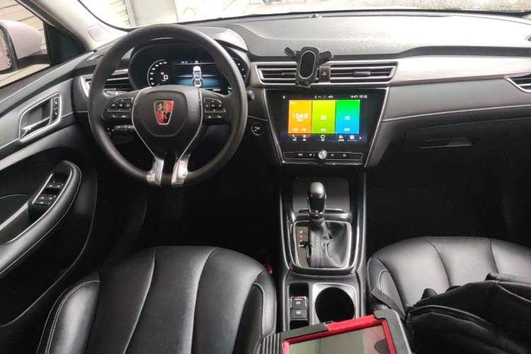 Used Roewe i5 2020 1.5L Automatic 4G Connect Luxury Flagship Edition Audio And AC Panel