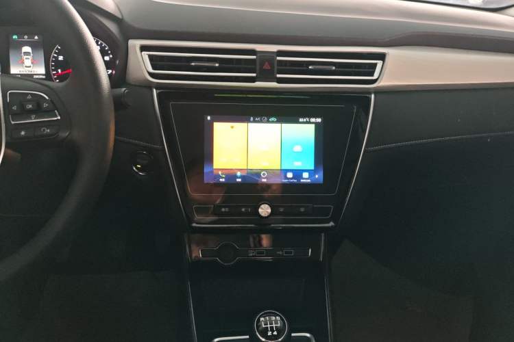 Used Roewe i5 2020 1.5L Manual 4G Connect Luxury Edition Audio And AC Panel