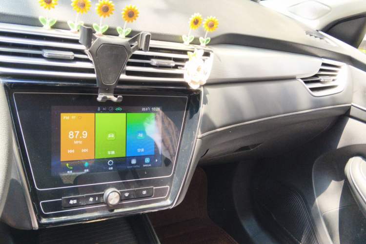 Used Roewe i5 2020 1.5L Automatic 4G Connected Linghao Edition Audio And AC Panel