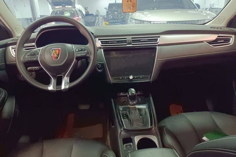 Used Roewe i5 2020 1.5L Automatic 4G Connect Luxury Flagship Edition Center Console