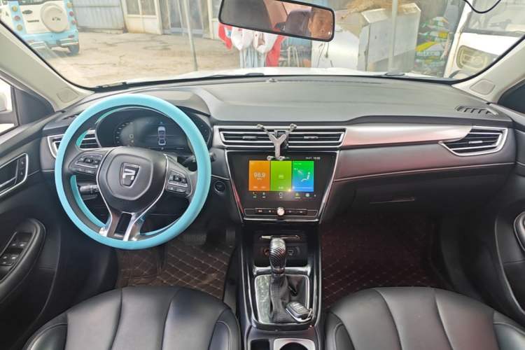Used Roewe i5 2020 1.5L Automatic 4G Connect Luxury Flagship Edition Center Console