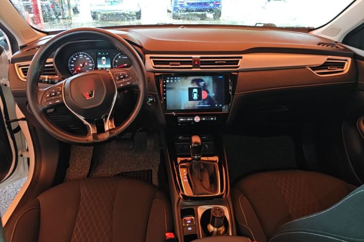 Used Roewe i5 2020 1.5L Automatic 4G Connected Linghao Edition Center Console