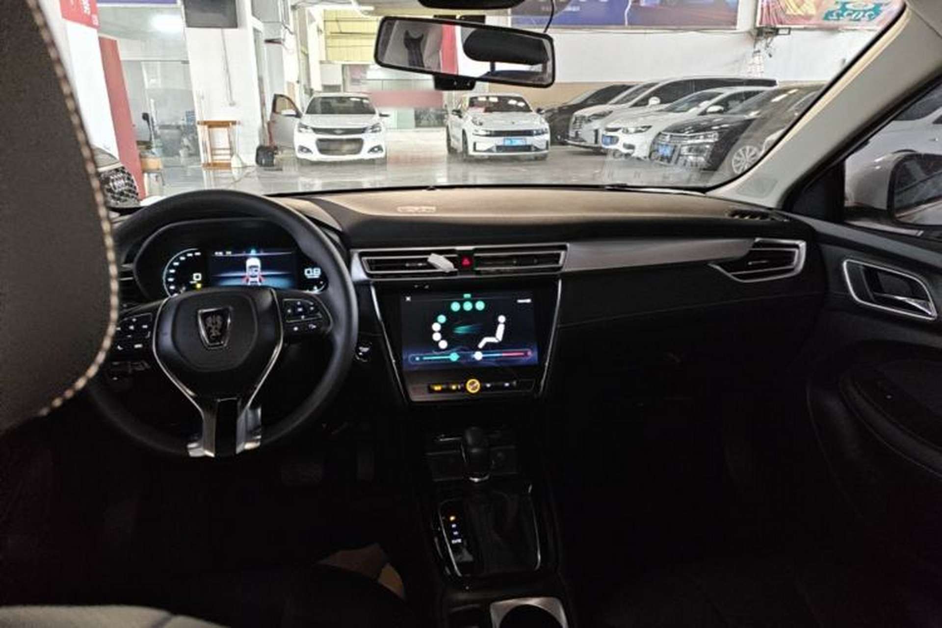 Used Roewe i5 2020 1.5L Automatic 4G Connect Luxury Flagship Edition Center Console