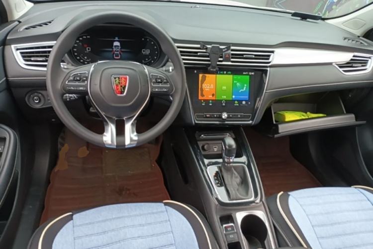 Used Roewe i5 2020 1.5L Automatic 4G Connect Luxury Flagship Edition Center Console