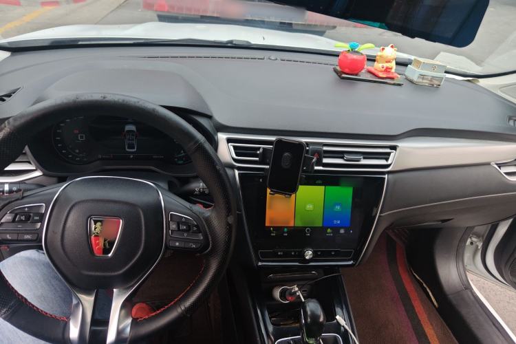 Used Roewe i5 2020 1.5L Automatic 4G Connect Luxury Flagship Edition Center Console