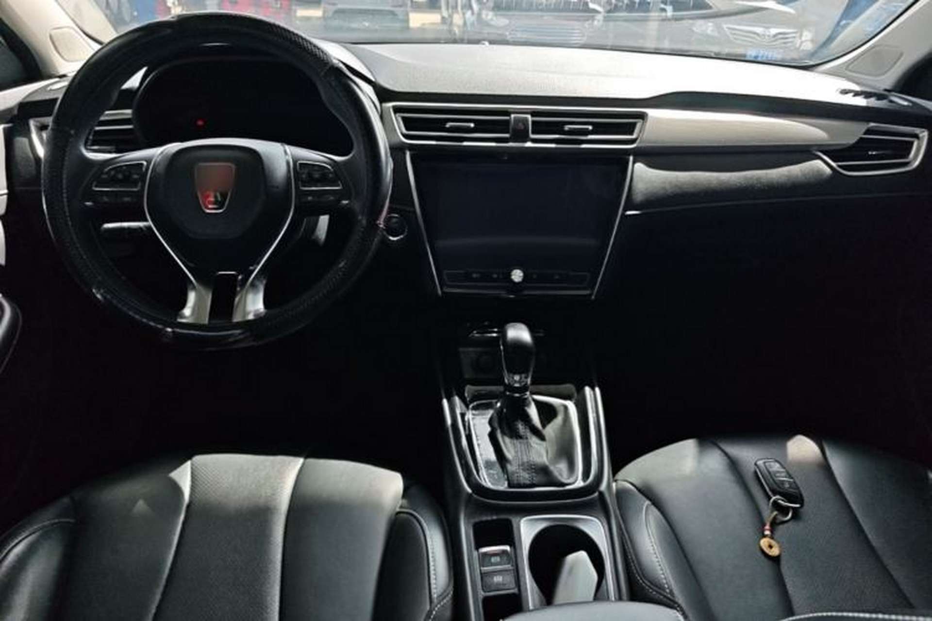 Used Roewe i5 2020 1.5L Automatic 4G Connect Luxury Flagship Edition Center Console